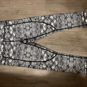 Zyia light n tight capri